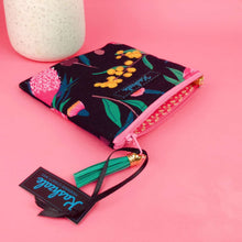 Load image into Gallery viewer, Protea Coin Purse. Black and Pink