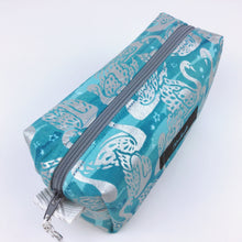 Load image into Gallery viewer, Silver Swans Essential Oil Bag, Ten Bottle Bag.
