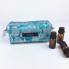 Load image into Gallery viewer, Silver Swans Essential Oil Bag, Ten Bottle Bag.
